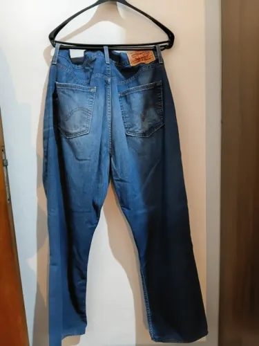 calça jeans Lewis modelo 512