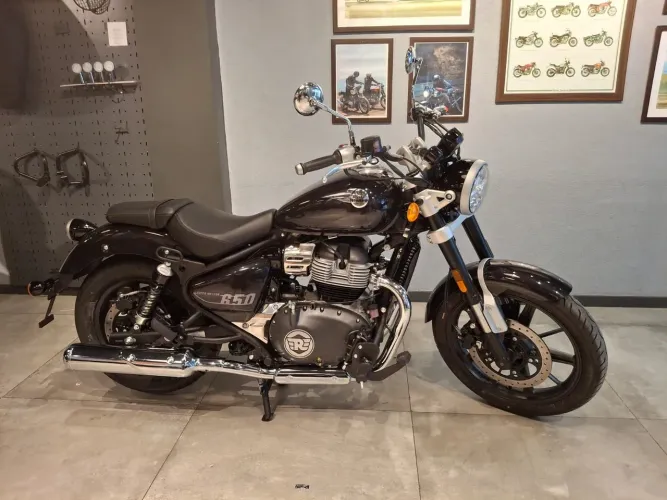 Super Meteor Astral Black 650cc - Amanda