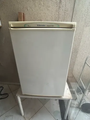 Frigobar eletrolux R130 