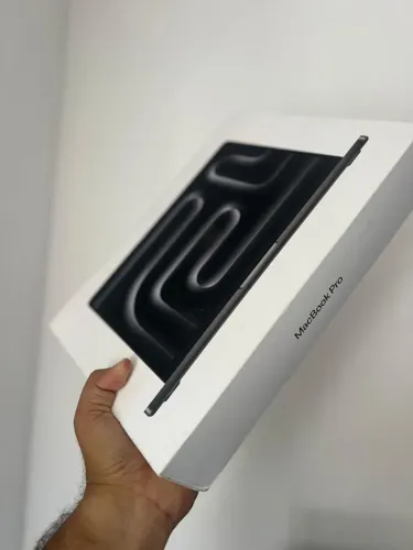 MacBook Pro M5 14.2? 2025 / 1tb SSD 16gb de ram / 1 ano de garantia