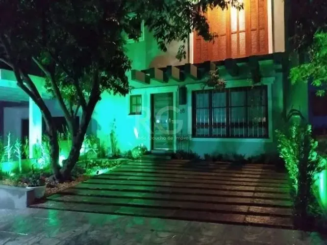 Casa Condominio em Porto Alegre, no bairro Belém Velho, com 4 dormitório(s), e 4