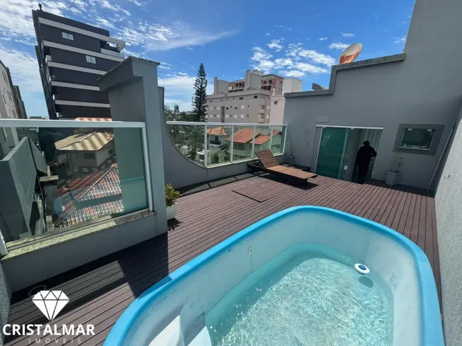 Cobertura Duplex, com Piscina, 150 metros da Praia de Bombas SC