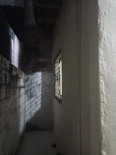 ALUGA-SE CASA SEGURA IDEAL PARA 1 PESSOA OU CASAL NA TRAVESSA 20 DE JANEIRO N:12