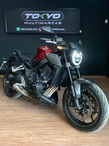 HONDA CB 650R 2024 - ESPORTIVIDADE, POTÊNCIA E DESIGN PREMIUM