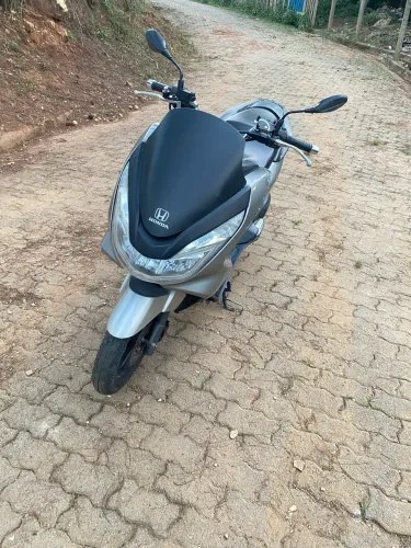 Pcx 150 detalhe somente carenagens