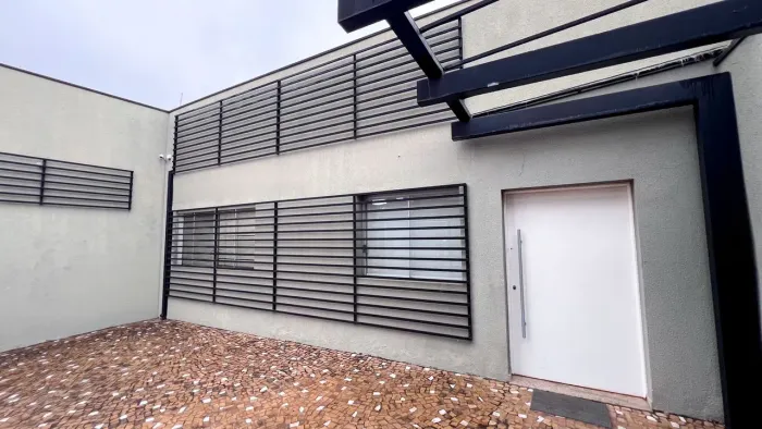 Casa Comercial para Locação com 5 salas no Bosque em Campinas