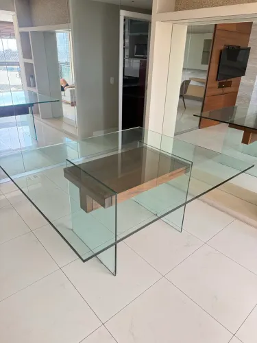 Mesa de Jantar com Tampo de Vidro - Excelente Estado