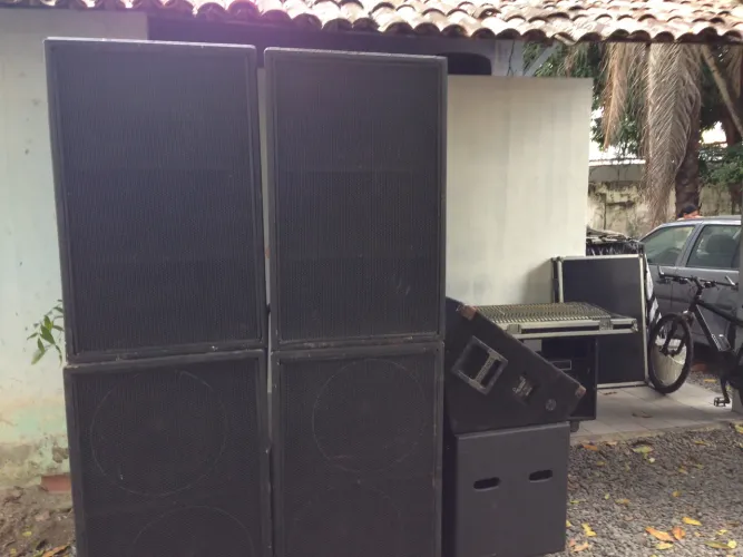 Caixas de som para tocar na rua.