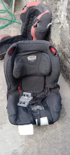 Vende-se essa cadeirinha para carro preço bom 70 reais