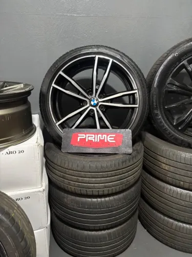 Jogo de rodas Originais BMW com pneus Pirelli RunFlat 225/40 e 255/35 R19 (5x112)