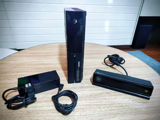 Xbox One + 8 Jogos Originais + Knetic (Brinde)