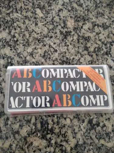 Estojo de Letras Vazadas Abcompacto Vintage