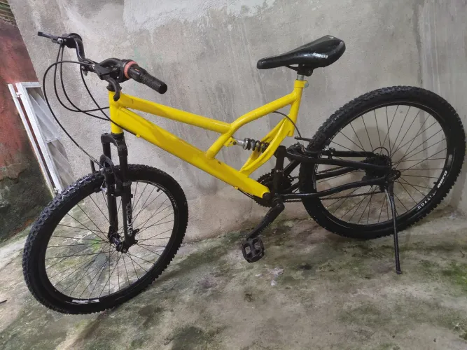 Bicicleta Aro 26 com Suspensão Traseira