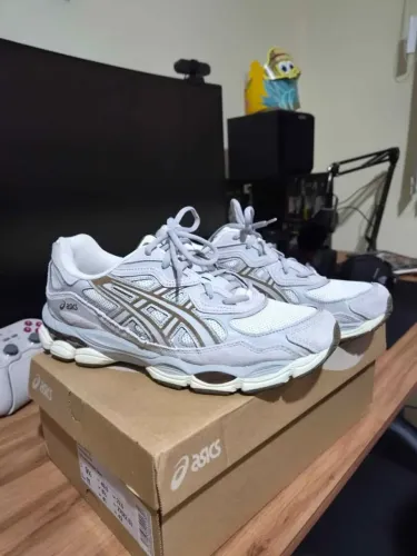 Tênis Asics Gel NYC - 41 - Creme/Marrom