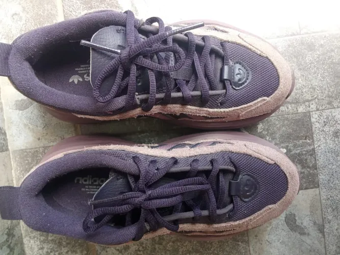 Tenis feminino Adidas ozgaia número 34 <br>Valor 500.00<br>Possível parcelar com taxa da maquina