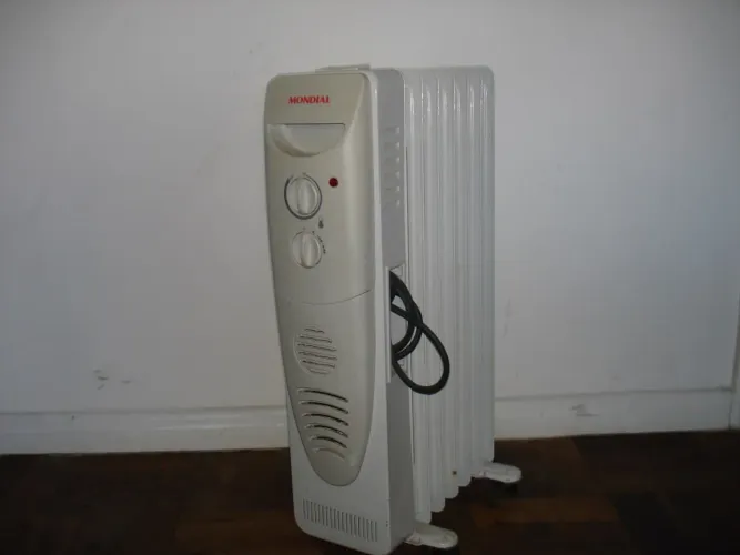 Aquecedor de ambientes Mondial elétrico a óleo