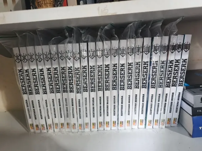 Mangas Berserk 1 ao 18 e 21 ao 25
