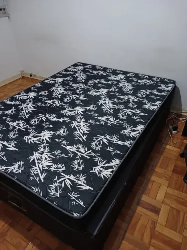 Colchão e base da cama