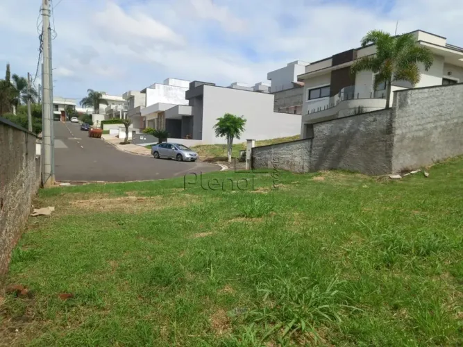 Terreno à Venda no Condomínio Porto do Sol em Valinhos, no bairro Lenheiro.