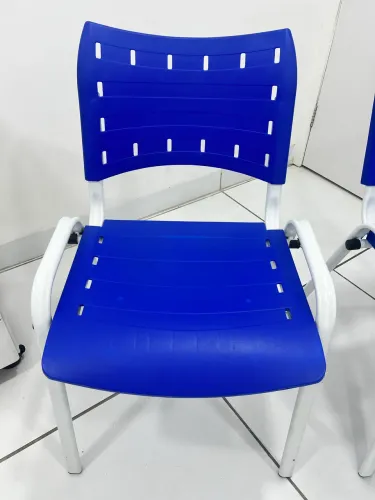 Cadeira plástica