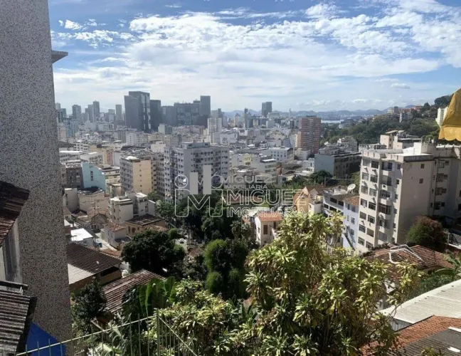 Casa a venda Rua Progresso - (Santa Teresa) - Junto ao tradicional Largo das Neves - Sala