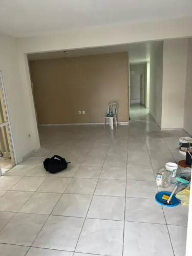 Casa com claridade e ampla