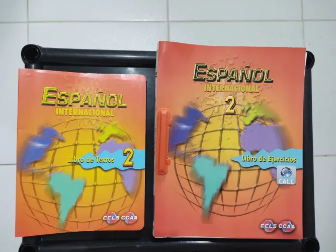 Livros usados de Espanhol 2 CCAA