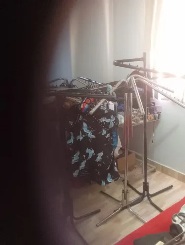 Araras de roupas pra loja