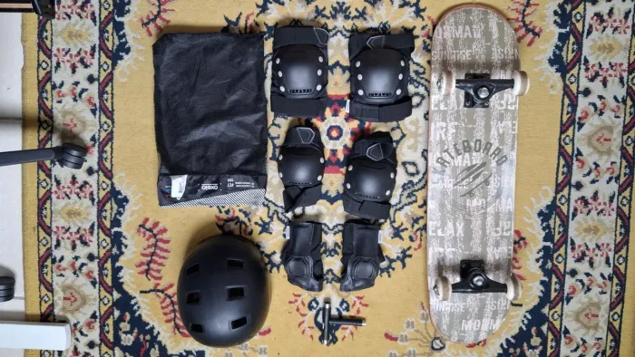 Skate e equipamento de proteção