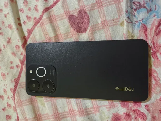 Vendo meu realme 70 ,120hz bom pra jogos e uso diário com 6200de bateria seme novo com plc