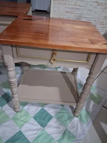Par de mesa de cabeceira antiga restaurada