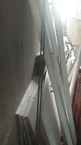 Portas de madeira com batente