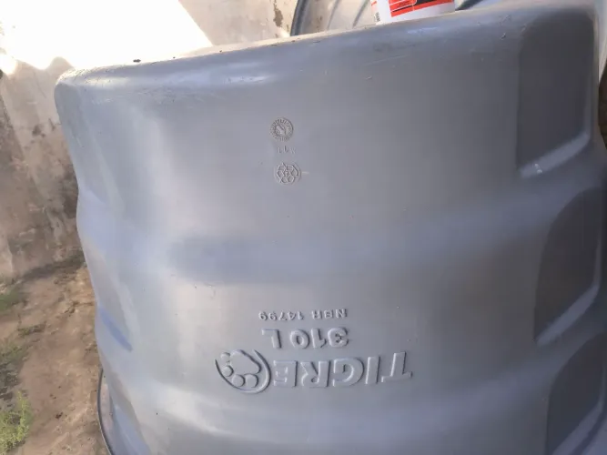 Caixa D'água 310L Com Tampa - Ótimo Estado