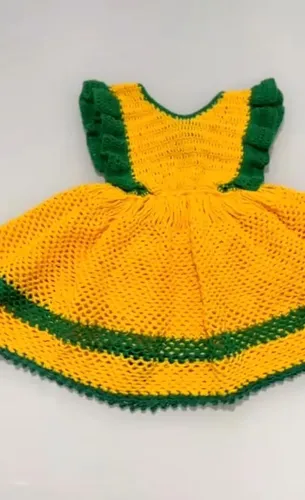 Roupa infantil de crochê