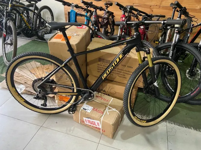 Bicicleta MTB Redstone Macropus Aro 29 - Shimano Deore 12v