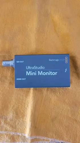 Blackmagic Ultra Studio mini monitor