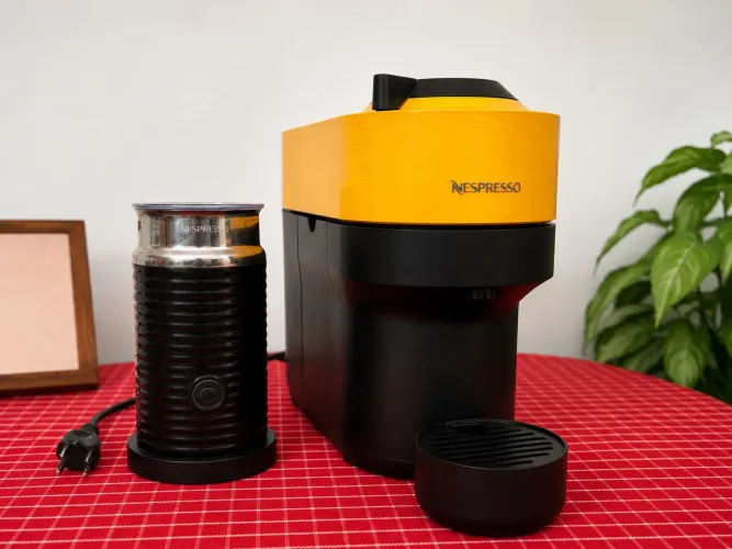  Cafeteira Nespresso Vertuo Pop Amarela + Aeroccino 3