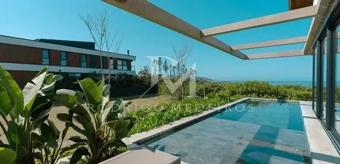 Casa mobiliada frente mar com 5 suítes no Morro das Pedras, Florianópolis