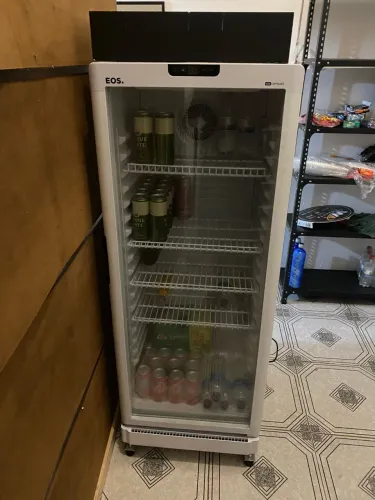 EOS Ice Compact EEV210B ? Expositor Vertical 