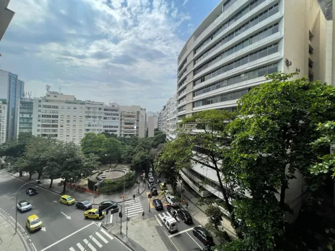 Apartamento à venda na Praça Eugênio Jardim - Copacabana!