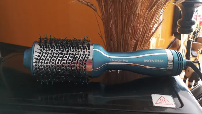 Escova secadora de cabelo 