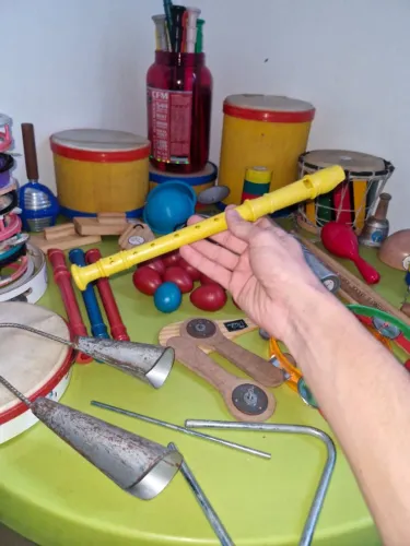 Instrumentos musicais para musicalização infantil