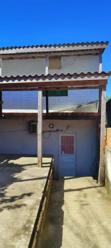 Casa com 2 pisos com saídas independente com registro de água separada