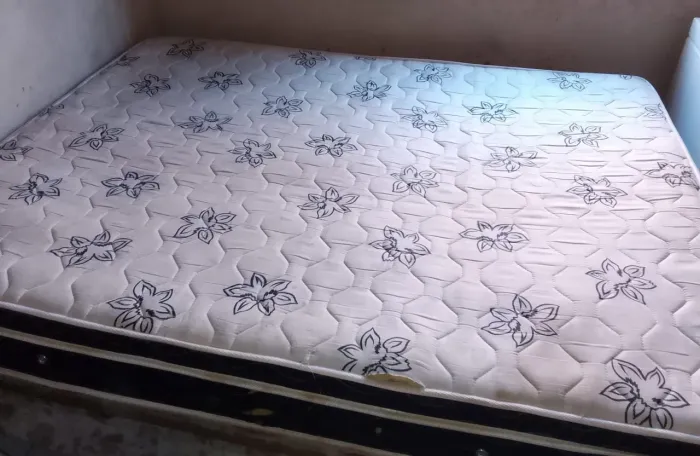 Colchão de casal em boas condições
