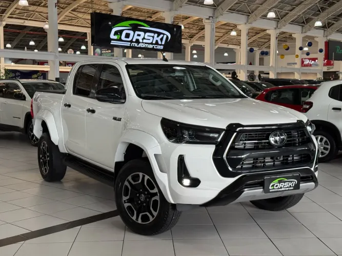 Toyota Hilux CD SRX Plus 4X4 2.8 TDI Die. Aut. 2024
