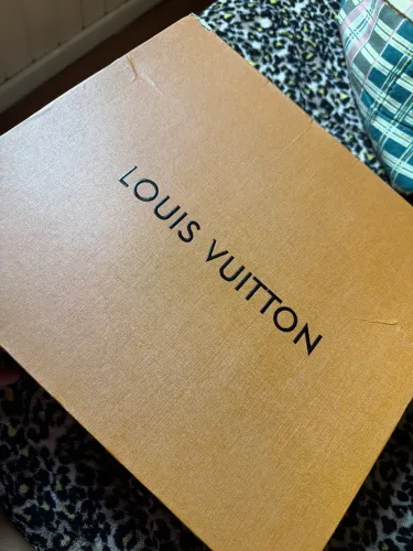 Caixa Louis Vuitton com pochete carteira e pulseira premium 