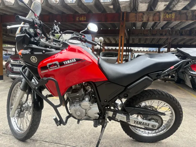 Tenere 250 vermelha segundo dono. Chegou levou