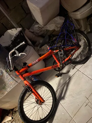 Vendo biscicleta montadinha com pneu kenda flame troquei o freio agora