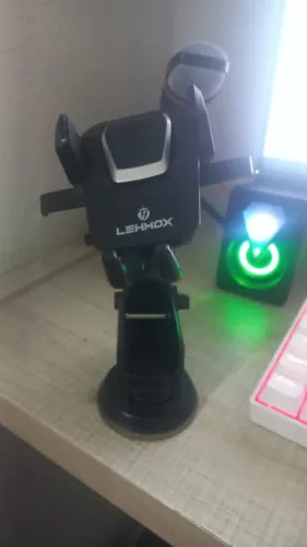 Suporte veicular para celular da marca Lehmox, modelo LEY-12