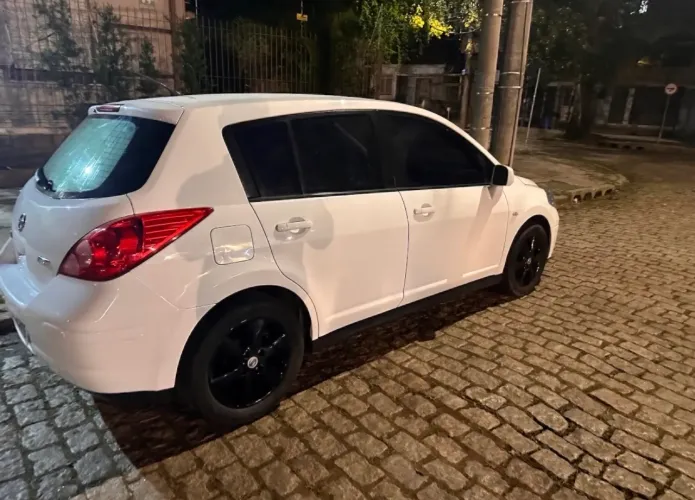 Nissan Tiida S 1.8/1.8 Flex 16V Mec. 2012